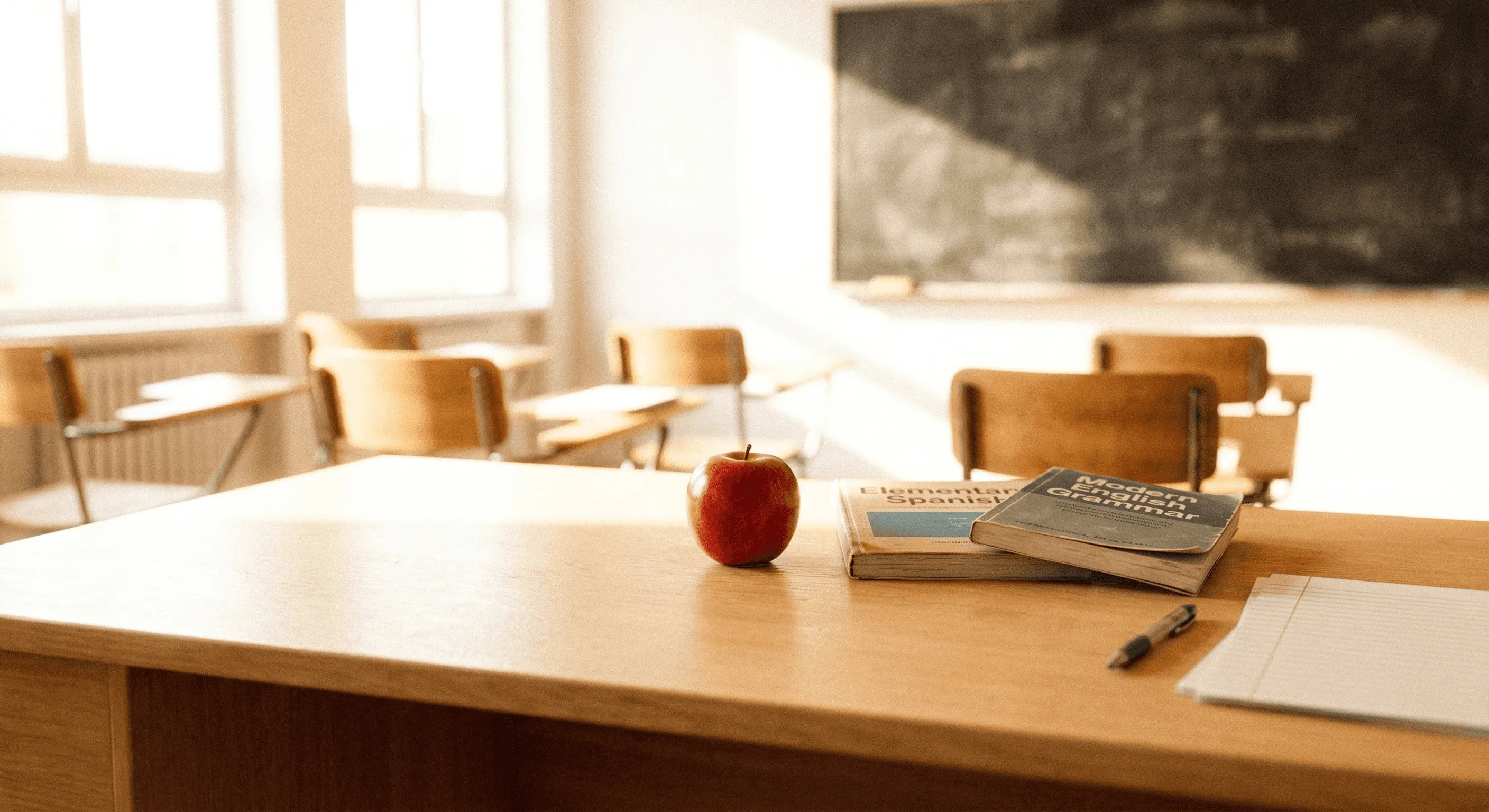 Illustration einer Sprachlehrerin, die online für ihre Arbeit wirbt